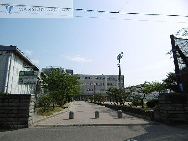 【周辺】新潟市立東山の下小学校 693m