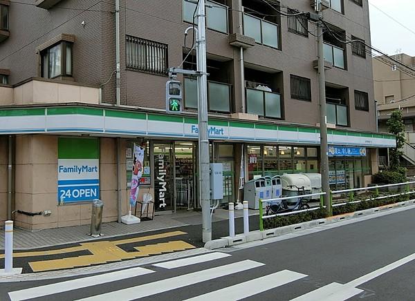 【周辺】ファミリーマート志村駅前通り店