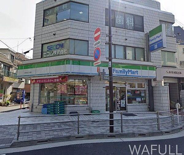 【周辺】ファミリーマート 六本木三丁目店 69m