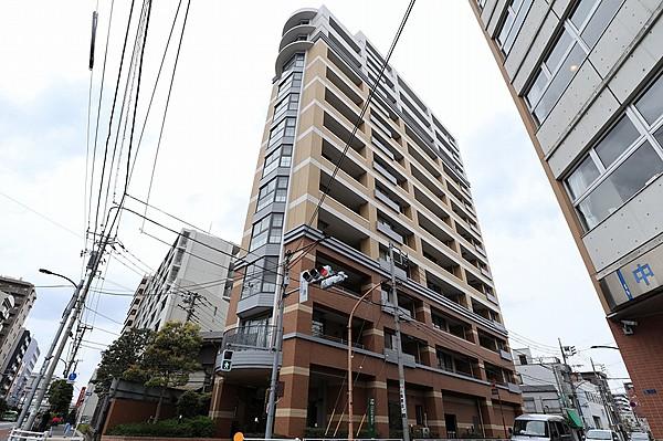 【外観】京成押上線「京成曳舟」駅徒歩4分。2003年築のきれなマンションです