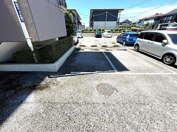 【駐車場】フラットな平面駐車場