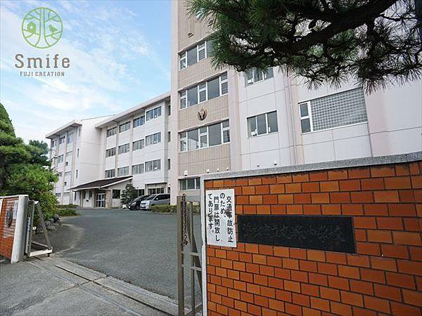 【周辺】浜松市立丸塚中学校 徒歩8分。 580m