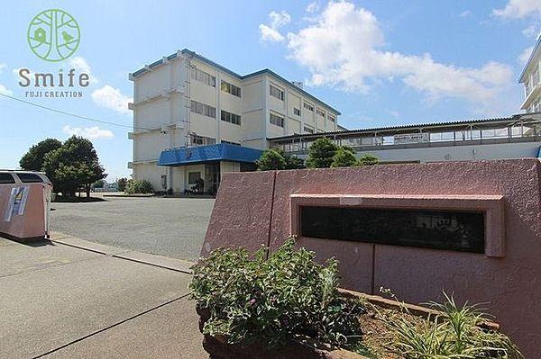 【周辺】浜松市立芳川北小学校 徒歩11分。 820m