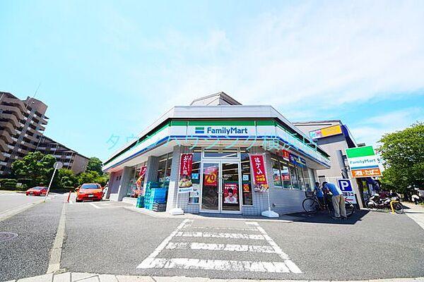 【周辺】ファミリーマート横浜本牧通り店 徒歩1分。コンビニ 70m