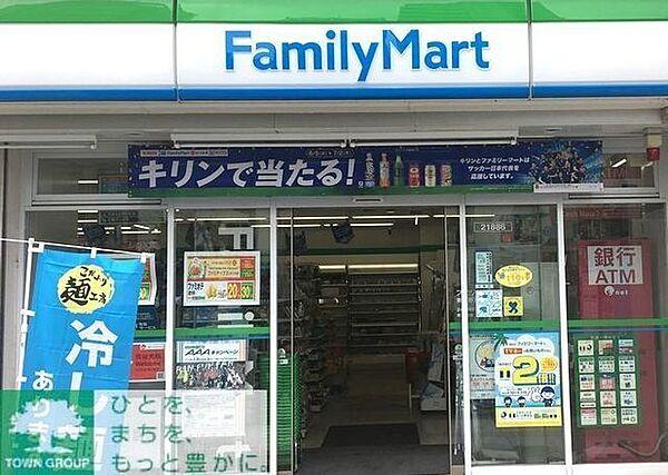 【周辺】ファミリーマート新代田駅前店 徒歩2分。 120m