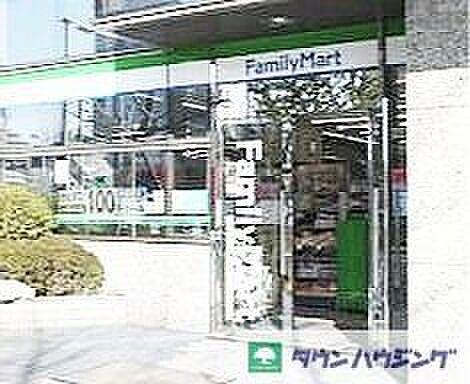 【周辺】ファミリーマート新宿アイタウン店 徒歩4分。 290m