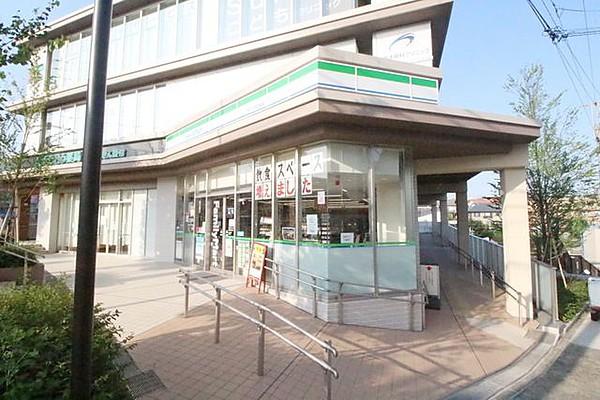 【周辺】ファミリーマート川崎梶が谷駅前店 徒歩10分。コンビニ 770m
