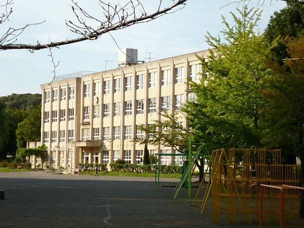 【周辺】東寺方小学校 778m