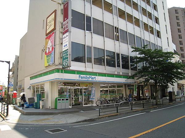【周辺】ファミリーマート聖蹟桜ヶ丘店 210m
