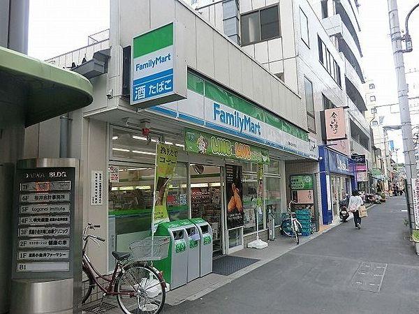 【周辺】ファミリーマート武蔵小金井駅北店 303m