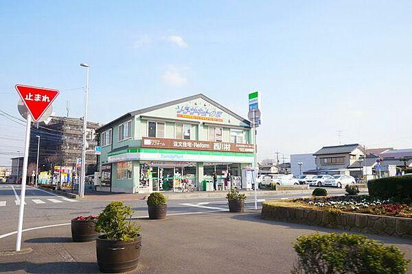 【周辺】ファミリーマート土呂駅前店 徒歩6分。コンビニ 430m