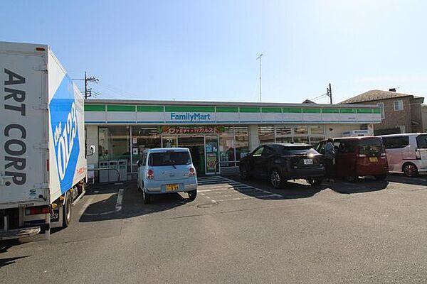 【周辺】ファミリーマート岩槻太田店 徒歩10分。 790m