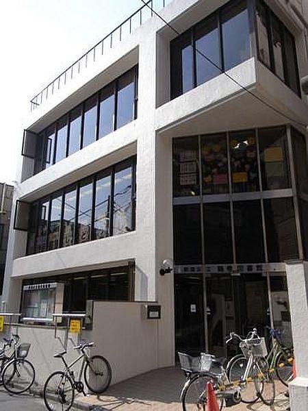 【周辺】早稲田鶴巻図書館 735m
