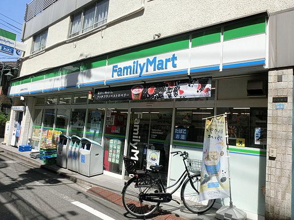 【周辺】ファミリーマート丸萬椎名町駅前店まで300ｍ