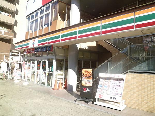【周辺】セブンイレブン日野高幡不動駅前店は建物1階です