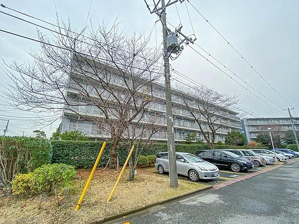 【外観】京成サンコーポ浦安の南東向き棟。京成不動産分譲、鹿島建設施工のマンションです。