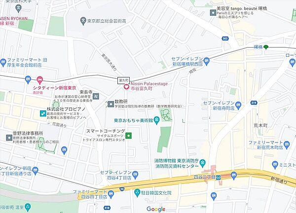 【地図】曙橋駅6分、四谷三丁目駅8分、新宿御苑前駅10分のアクセスの良い立地です。