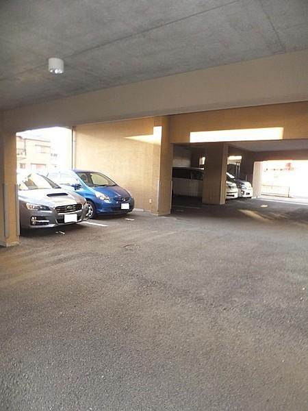 【駐車場】1階駐車場