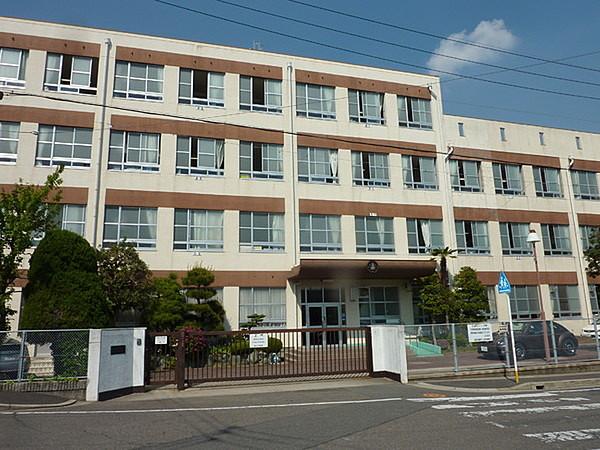 【周辺】名古屋市立表山小学校まで554m
