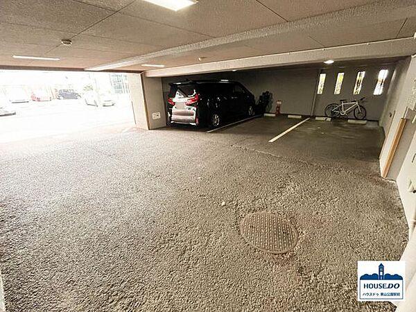 【駐車場】敷地内駐車場は屋内平面式です