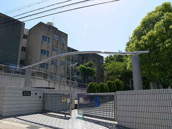 【周辺】名古屋市立上社小学校まで706m