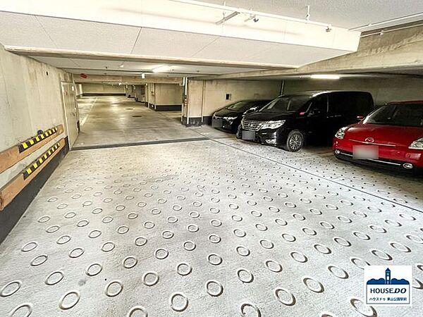 【駐車場】屋内平面式の駐車場です