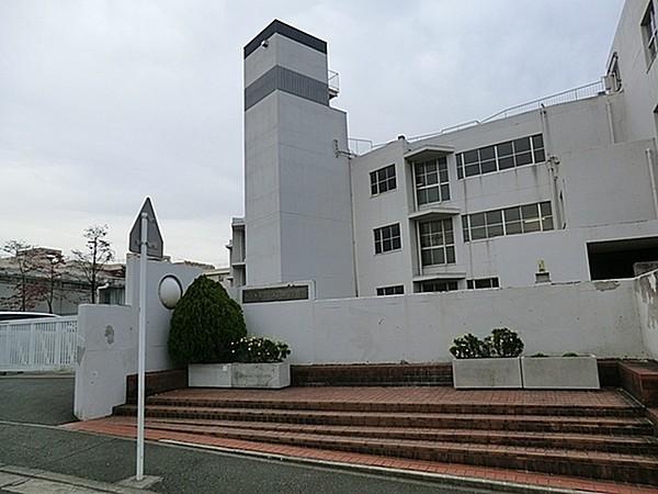 【周辺】横浜市立川和中学校まで1335m