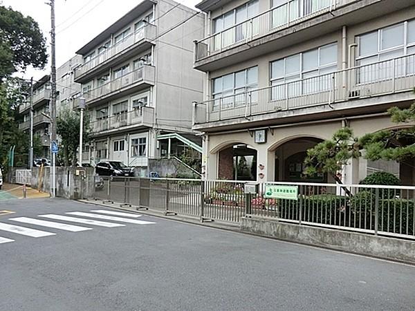 【周辺】横浜市立老松中学校まで704m