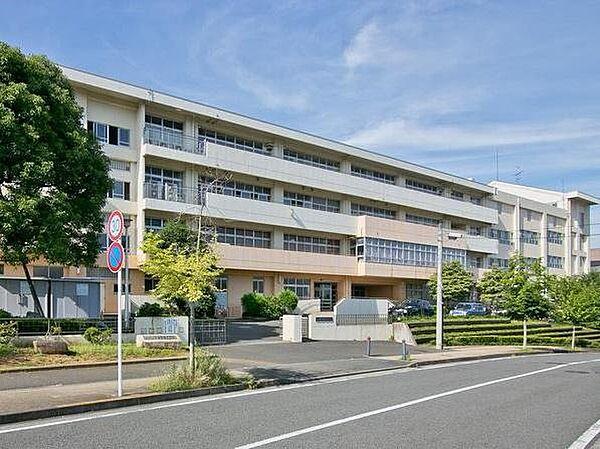 【周辺】横浜市立十日市場中学校まで1700m