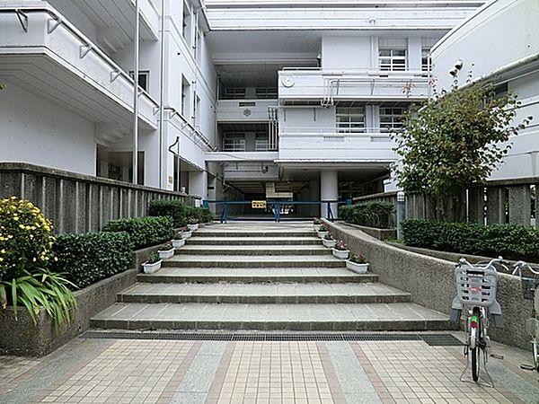 【周辺】横浜市立本町小学校まで1465m