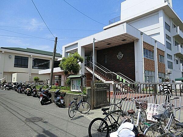 【周辺】鎌倉市立腰越中学校まで590m
