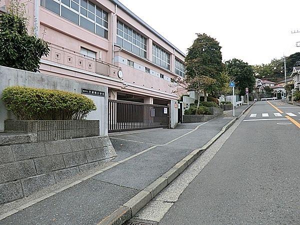 【周辺】横浜市立六浦南小学校まで496m