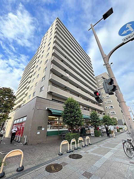 【外観】1階にスーパーが入っている「吉野町」駅徒歩4分の好立地ハイグレードレジデンス！これからリフォーム工事に入ります！