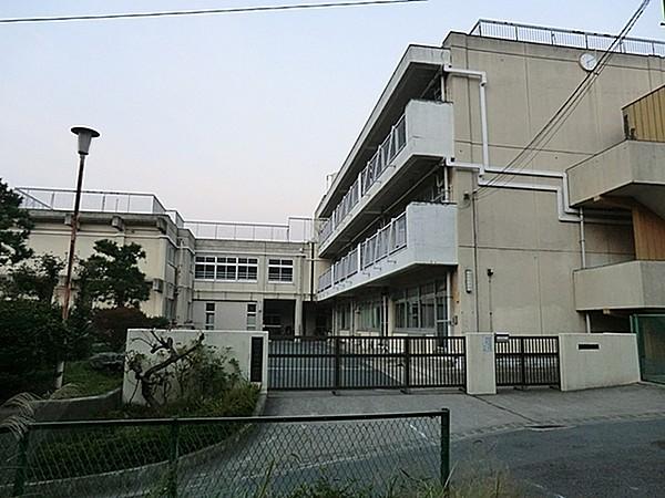 【周辺】横浜市立岡津中学校まで1600m