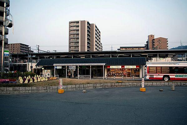【周辺】津田駅(JR 片町線)まで1210m、京橋まで快速で約25分、京田辺まで約16分です。