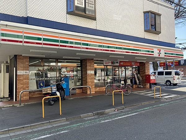 【周辺】セブンイレブン 柴崎駅北店まで590m
