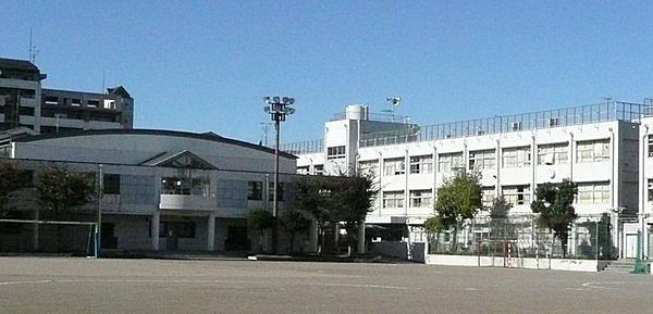 【周辺】世田谷区立用賀中学校まで1400m