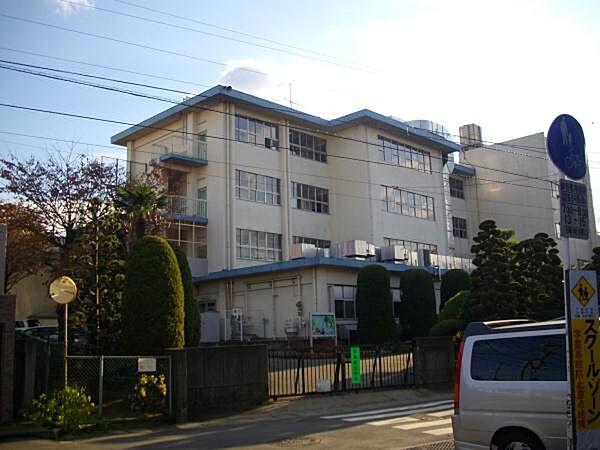 【周辺】松戸市立松ケ丘小学校まで430m、徒歩6分