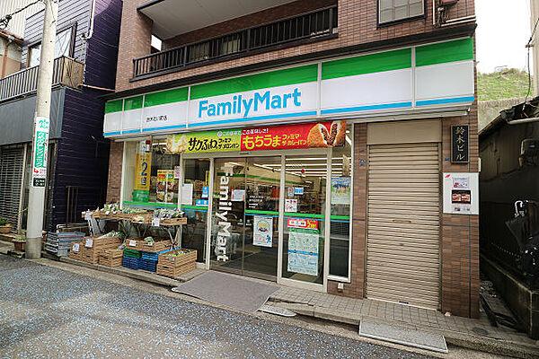 【周辺】ファミリーマート 横浜石川町店（244m）