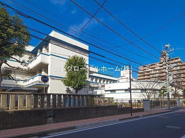 【周辺】横浜市立本町小学校まで550m