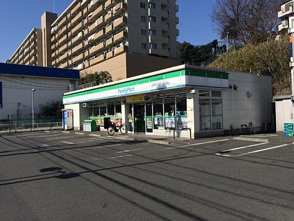 【周辺】ファミリーマート鶴ヶ峰本町店まで600m
