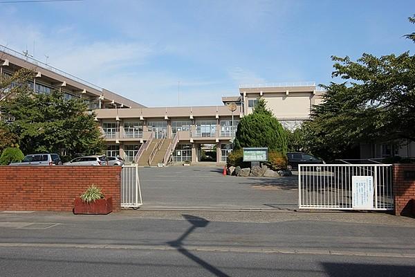【周辺】吉川市立南中学校まで852m