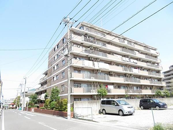 【外観】松戸駅徒歩圏の閑静な住宅街に佇むマンション