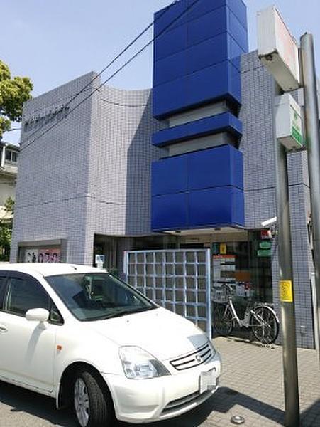 【周辺】世田谷岡本郵便局まで4826m、郵便局ぽくないオシャレな外観です。利用してみてください。