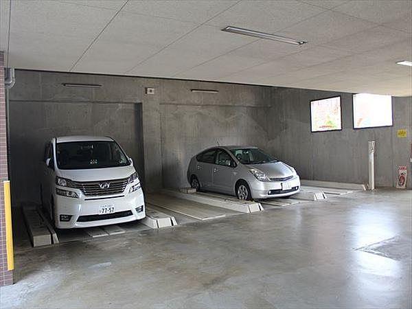 【駐車場】建物1階部、駐車場スペース