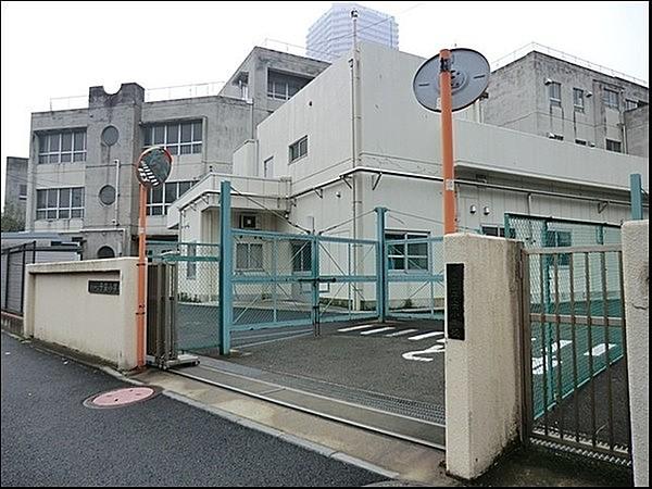 【周辺】横浜市立子安小学校まで522m、学校教育目標は『自分が好き　友だちが好き　学校が好き　まちが好き』