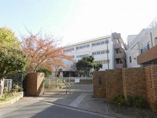 【周辺】横浜市立八景小学校まで600m、学校教育目標：自分らしさを発揮し、認め合い、思い合い、豊かに生きることができるようにします
