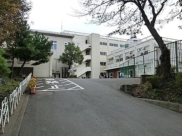 【周辺】横浜市立南が丘中学校まで640m、学校教育目標 知性豊かで、国際社会で活躍できる生徒を育成します