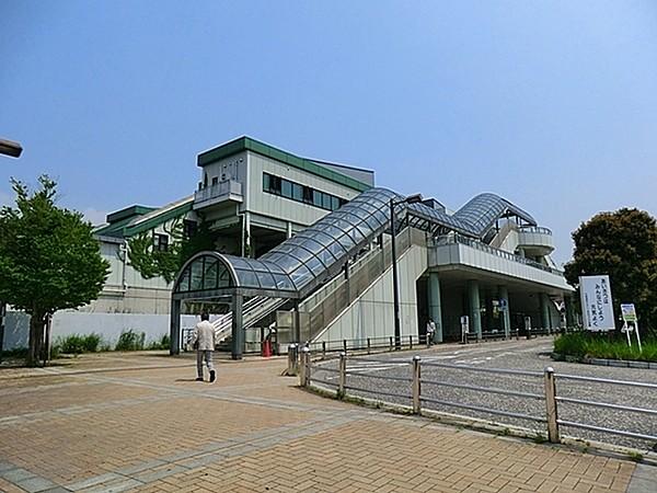 【周辺】小田急江ノ島線六会日大前駅まで358m、その昔、周辺の六つの村が合併したことから生まれた六会の地名。日本大学の生物資源科学部のキャンパスが駅前に広がっています。