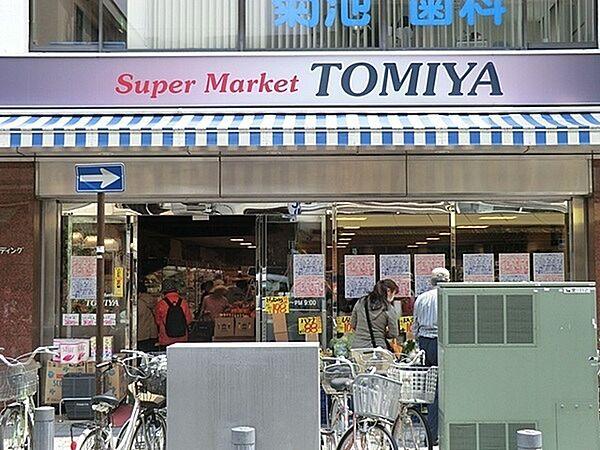 【周辺】トミヤ鶴見銀座店まで447m、京急鶴見駅近くの鶴見銀座にあるスーパー。昔ながらのスーパーマーケットというイメージ。やや狭いながら、地元民が多く利用